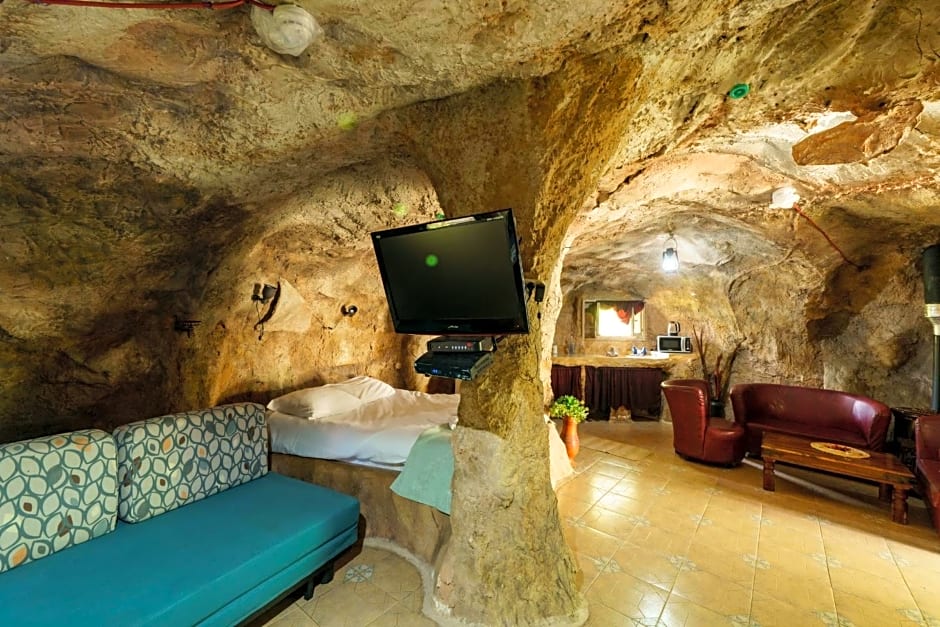 בקתות אירוח המערות - מושב חוסן מרשת V CLUB