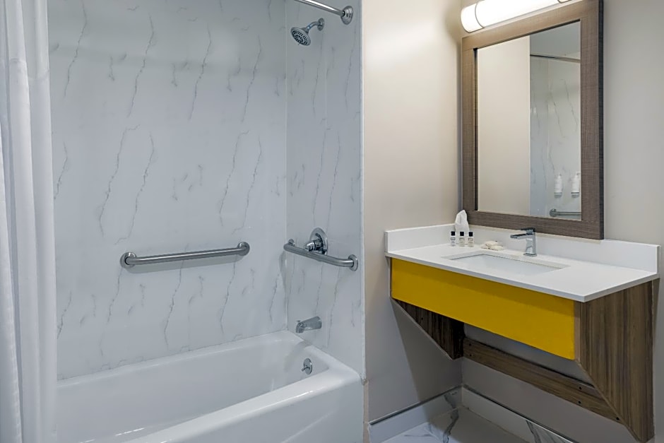Days Inn by Wyndham Staten Island
