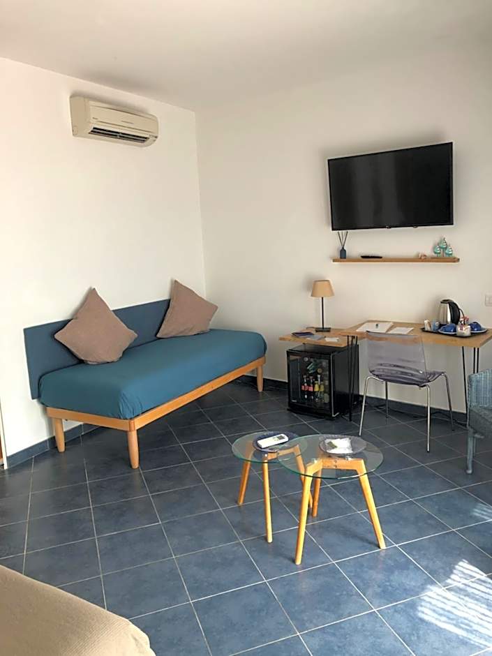Baia Blu RTA Residence
