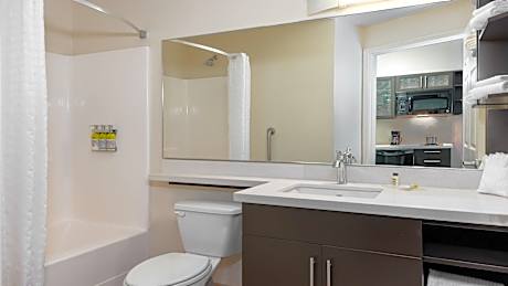 2 Queen Studio Suite Studio Full Kitchen