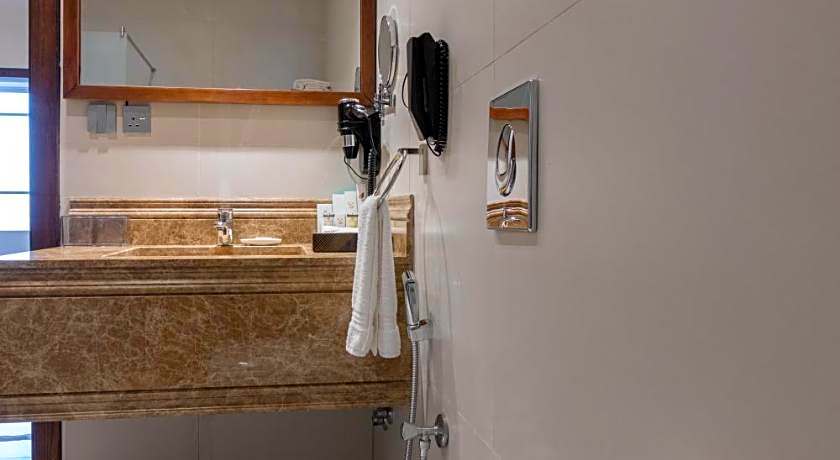 The Gate Hotel and Apartments