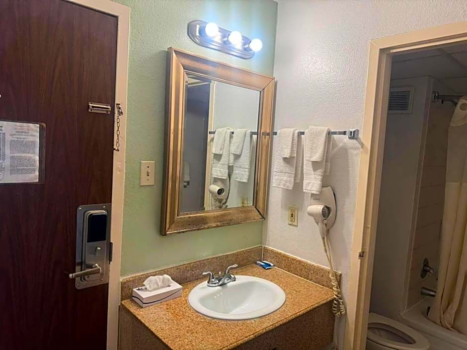 Express Inn & Suites