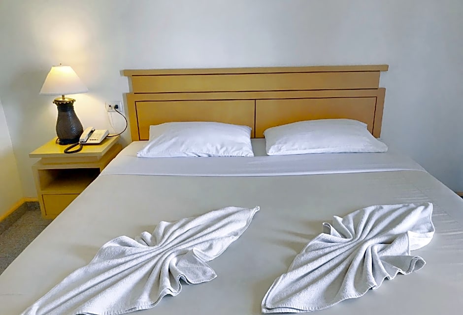 Maneerote Hotel Surin