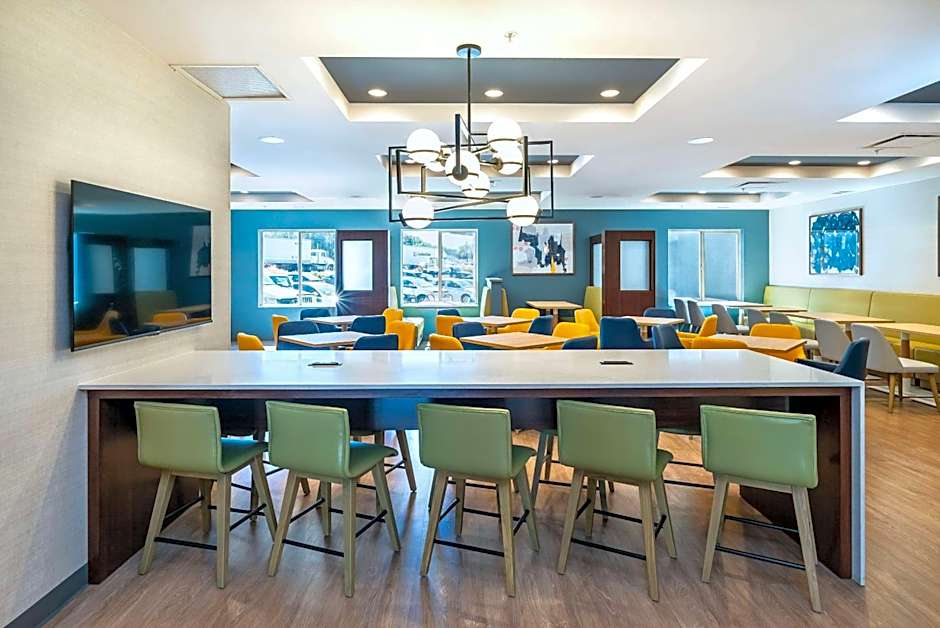 Comfort Suites Kelowna