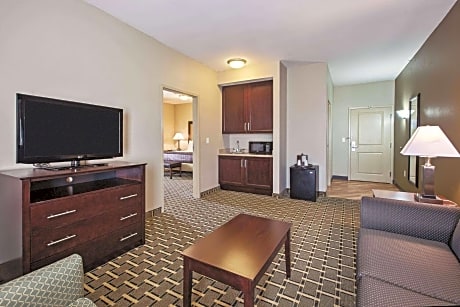 Deluxe One-Bedroom King Suite - Mobility Access/Non-Smoking