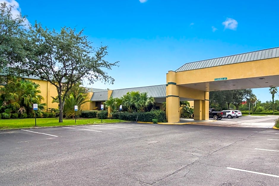 Stayable Suites Jax West