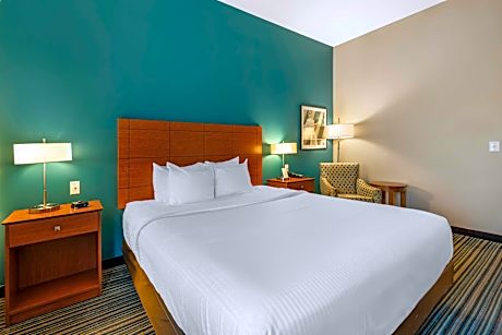 King Room with Roll-in Shower - Disability Access/Non-Smoking