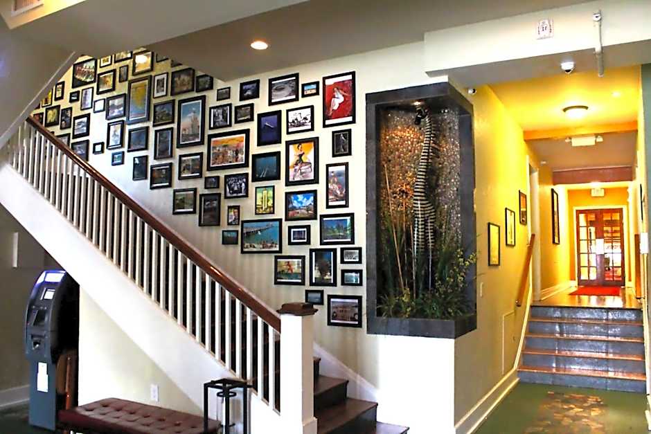 Hollander Hotel - Downtown St. Petersburg
