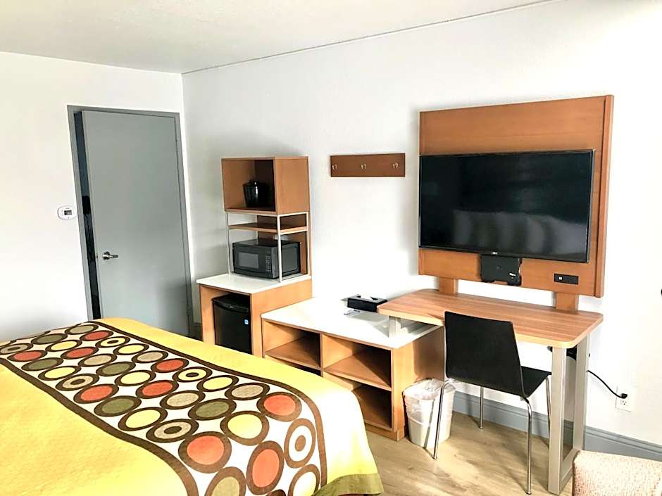 Super 8 by Wyndham Fort Bragg