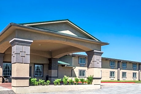 Super 8 by Wyndham Beaumont I-10 College St