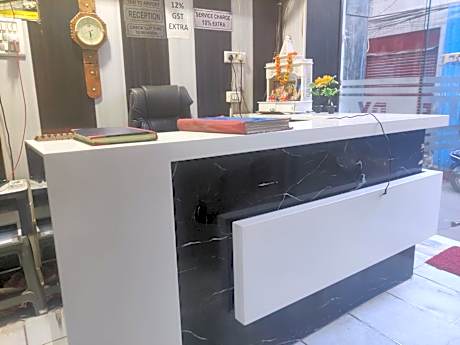 POP Hotel SP Deluxe Near Gurudwara Shri Bangla Sahib