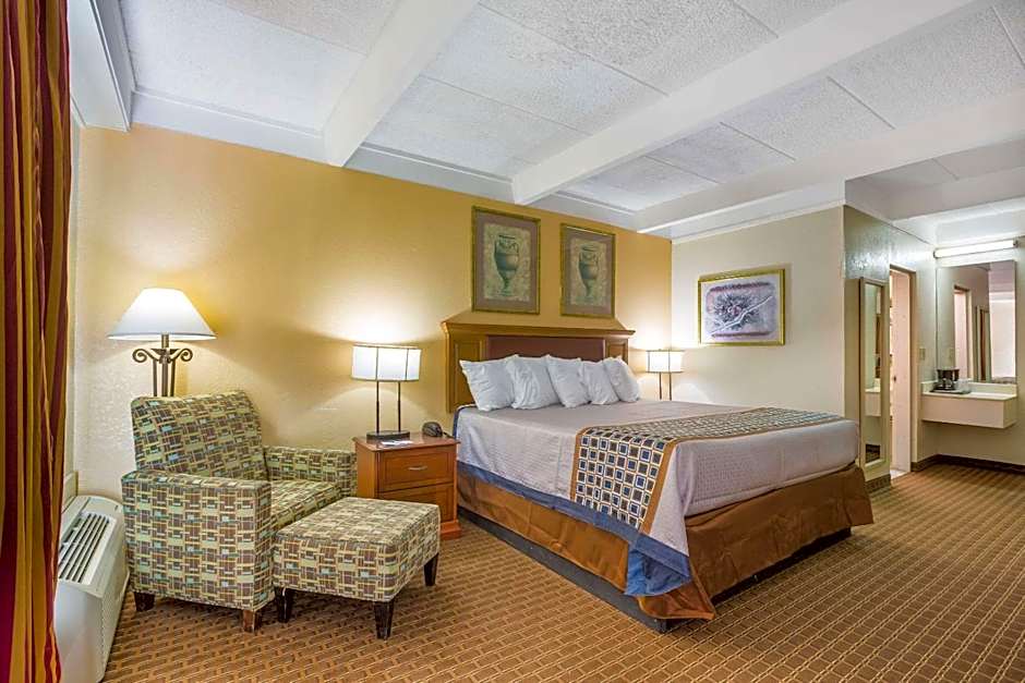 Super 8 by Wyndham Macon GA