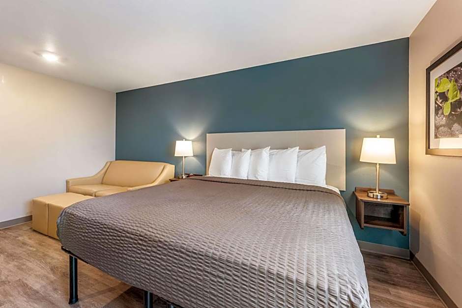 WoodSpring Suites Linden