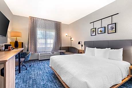 King Room with Roll-In Shower - Disability Access/Non Smoking