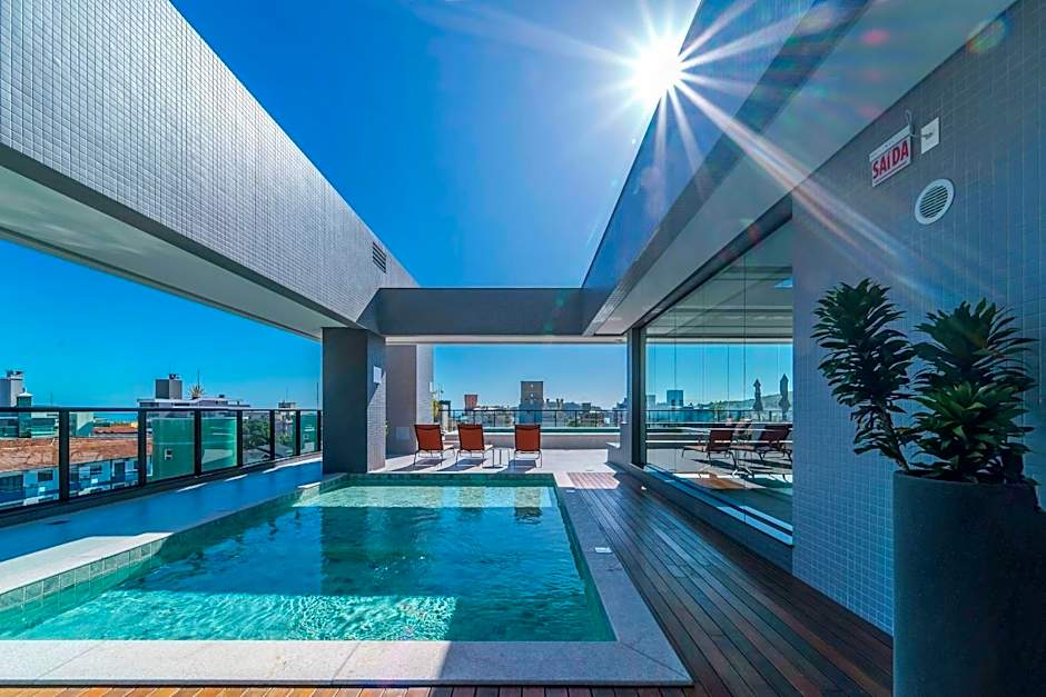 Adra 105 - Excelente apartamento no centro de Bombinhas - Rooftop com piscina e academia - À poucos metros da praia - (Consultar serviços de roupas de cama e banho)