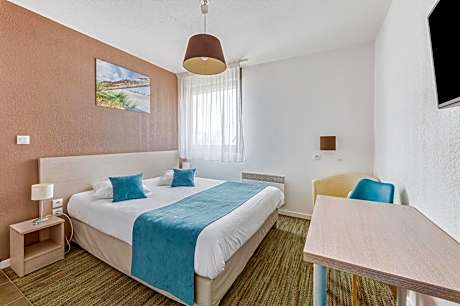 Standard Studio (1-2 Adults) with Double Bed