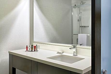 M Club lounge access, Guest room, 1 King, Sofa bed