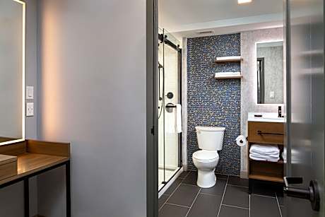 1 Bedroom Suite Communications Accessible