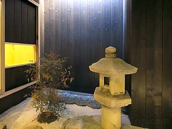 Sen/Gojo Kami-Cho (Dog Friendly)