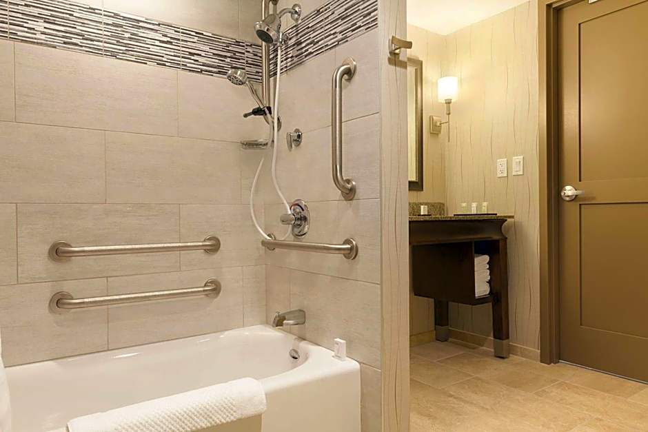 Embassy Suites By Hilton Saratoga Springs