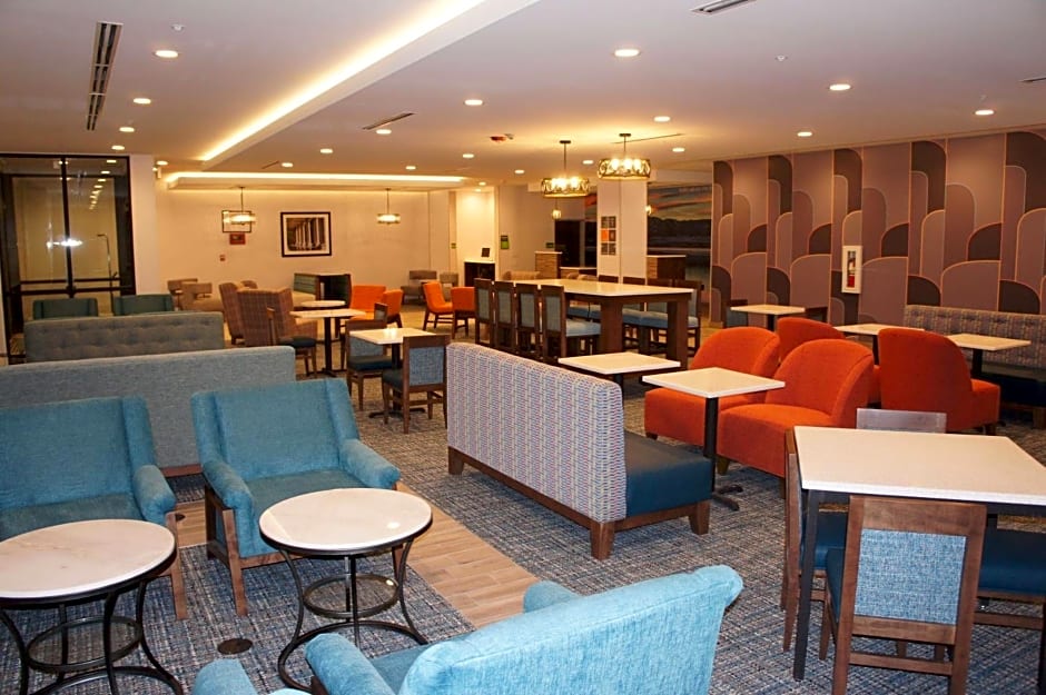 La Quinta Inn & Suites by Wyndham Littleton/Red Rocks