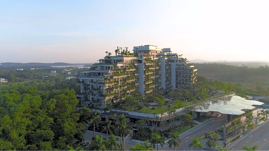 FOREST IN THE SKY - FLAMINGO DAI LAI