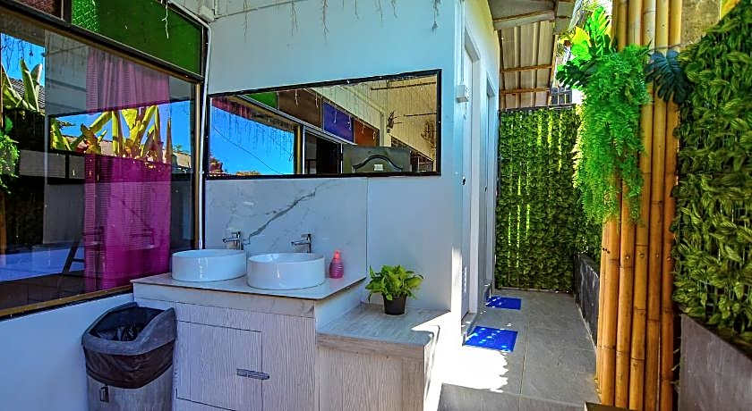 Eclipse Hostel and Bar