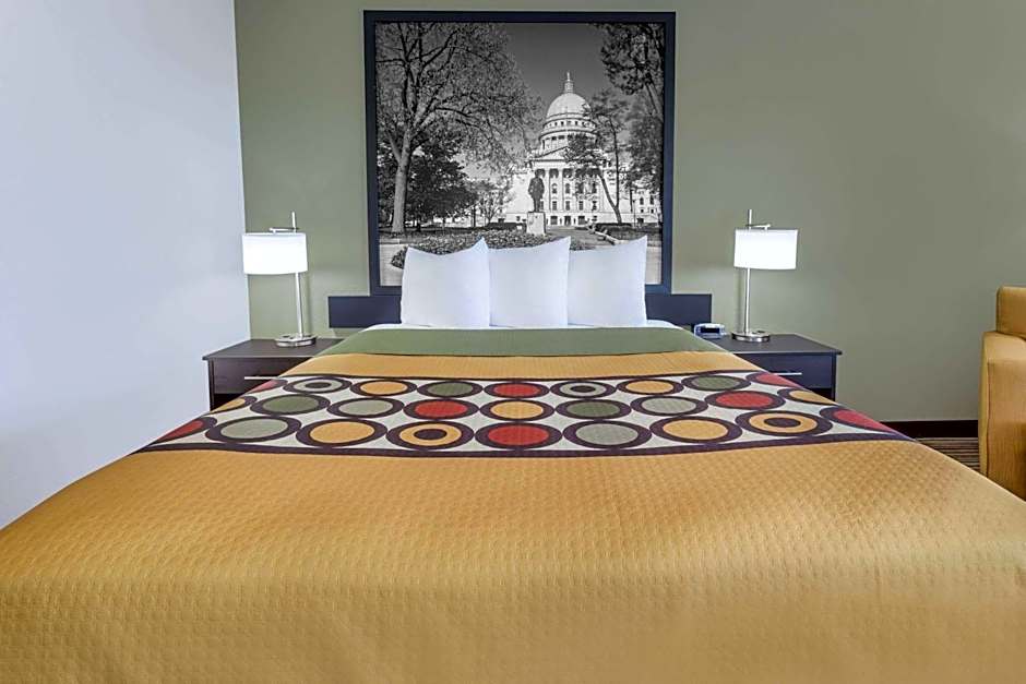 Super 8 by Wyndham Madison South
