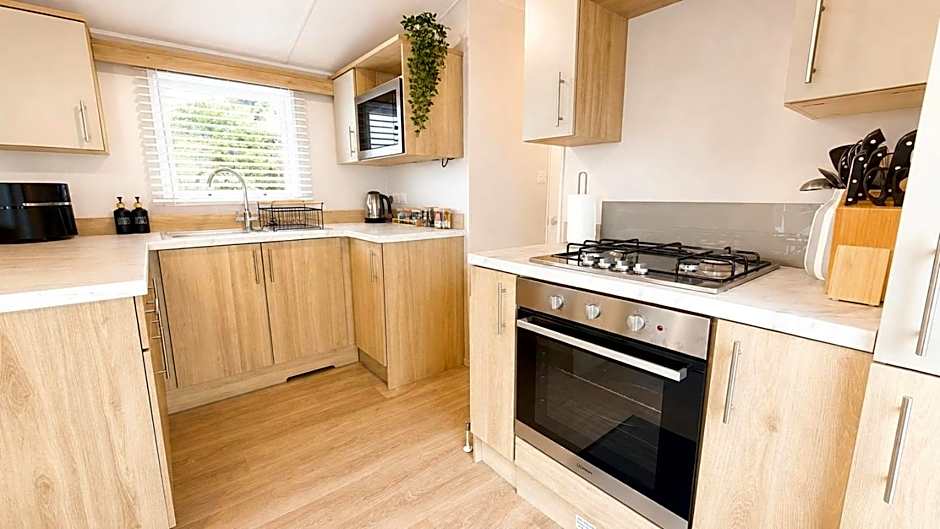 Tide & Anchor - Newperran 102