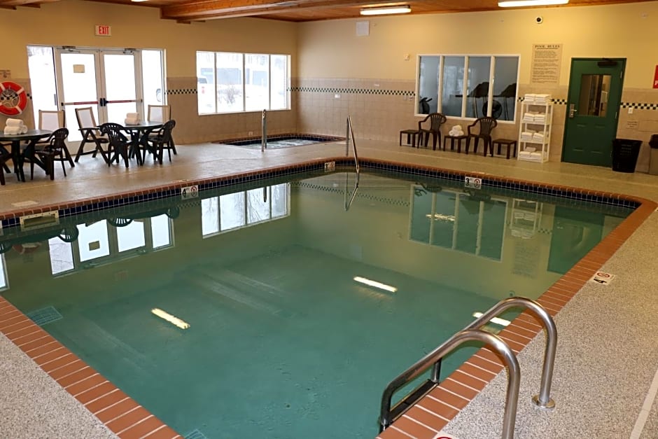 Holiday Inn Express & Suites Marquette By IHG