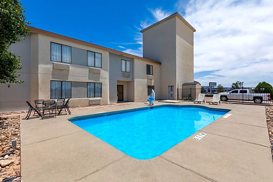 Super 8 by Wyndham Midland