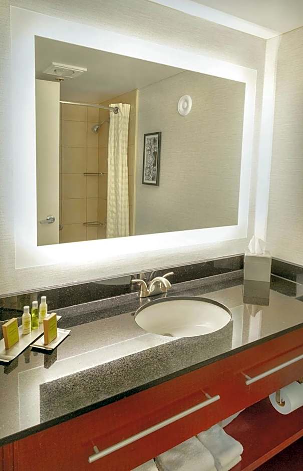 DoubleTree By Hilton Hotel Charlottesville