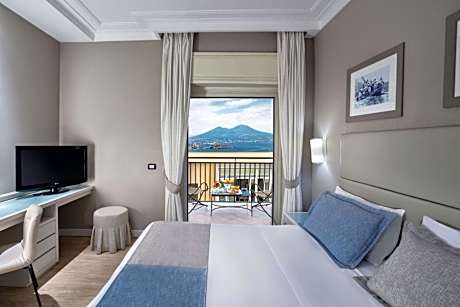 Double Room with Balcony and Partial Sea View