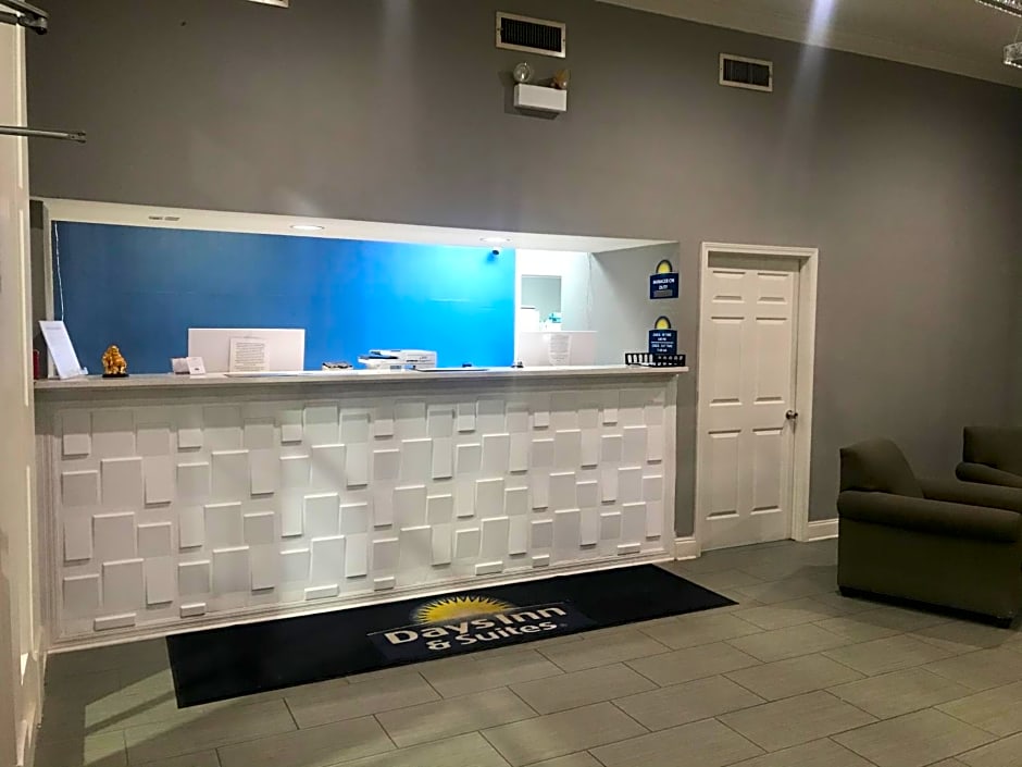 Days Inn & Suites by Wyndham Collierville Germantown Area