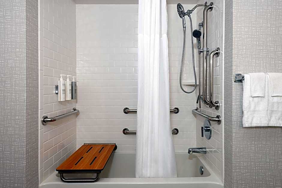 Hampton Inn By Hilton & Suites Cleveland-Beachwood