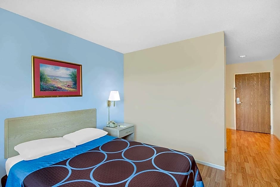 Super 8 by Wyndham Canandaigua