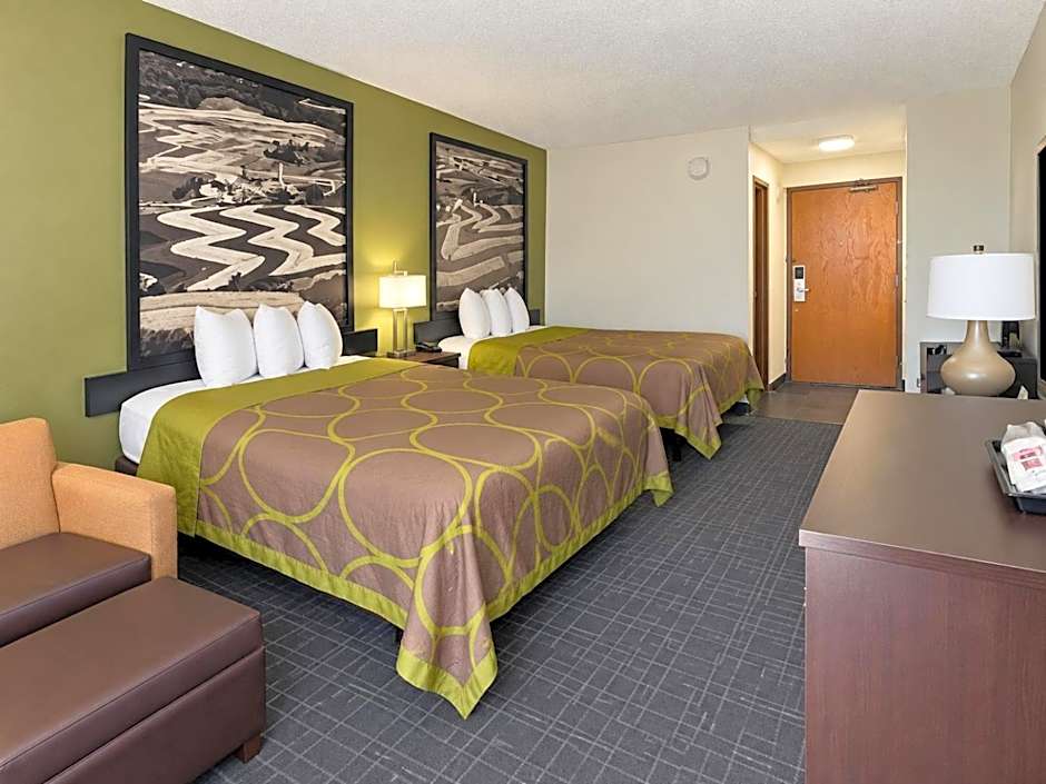 Super 8 by Wyndham Madison South