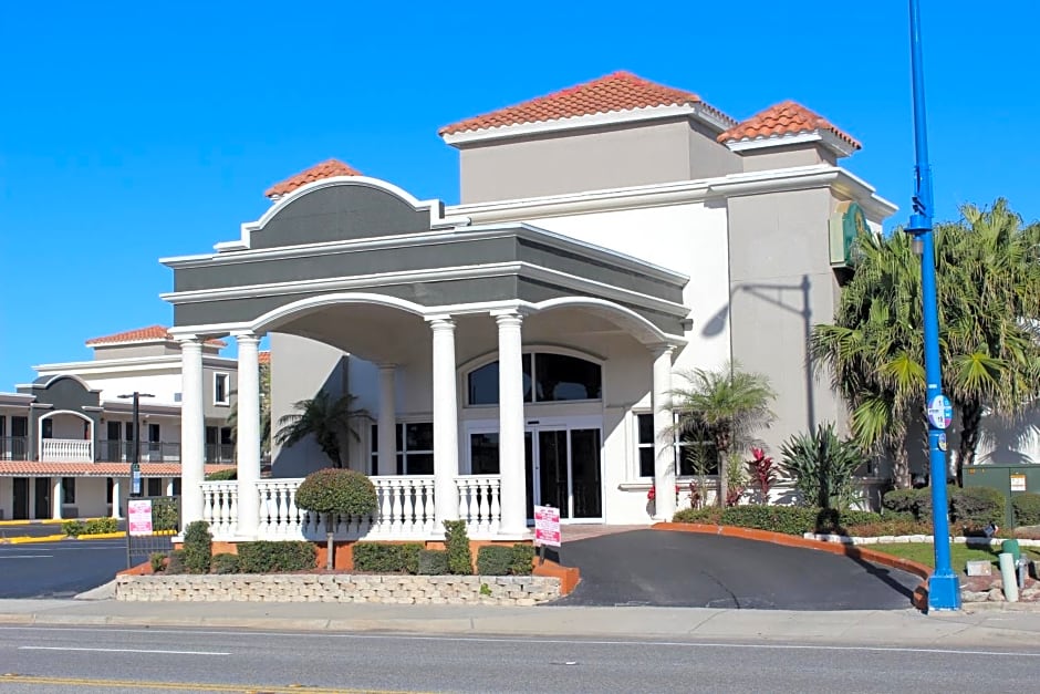 La Quinta Inn & Suites by Wyndham Oceanfront Daytona Beach