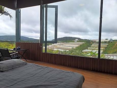 Windy Home (view to May in The Nest)