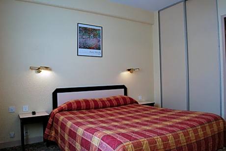 Family Room (2 Adults + 2 Children)