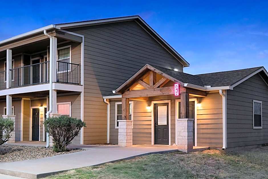 Eagle's Den Suites Big Spring a Travelodge by Wyndham