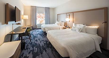 Queen Room with Two Queen Beds - Hearing Accessible