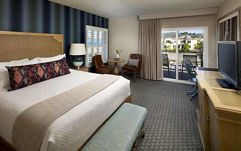 Photo 1 of 4 of 1 King Bed, Partial Ocean View