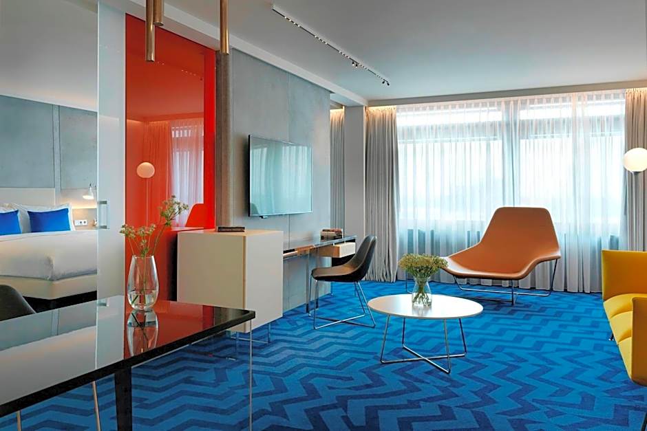 Renaissance by Marriott Warsaw Airport Hotel