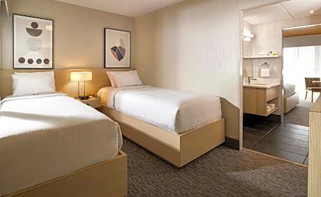 Premium Room with Two Twin and Queen Bed