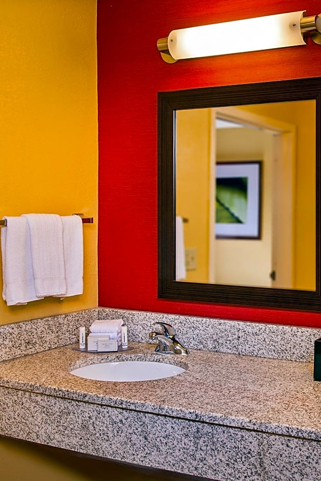 Courtyard by Marriott North Charleston Airport Coliseum