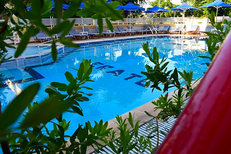 Erato Studios & Apartments