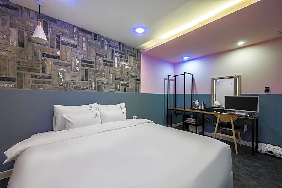 Gray Hotel