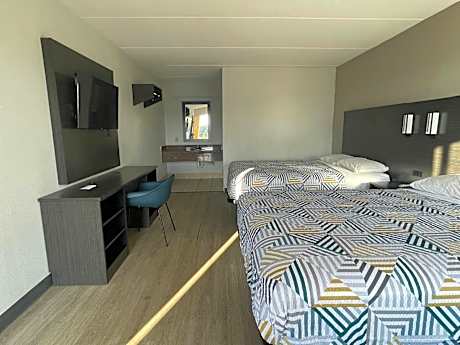 Deluxe Queen Room with Two Queen Beds - Non-Smoking