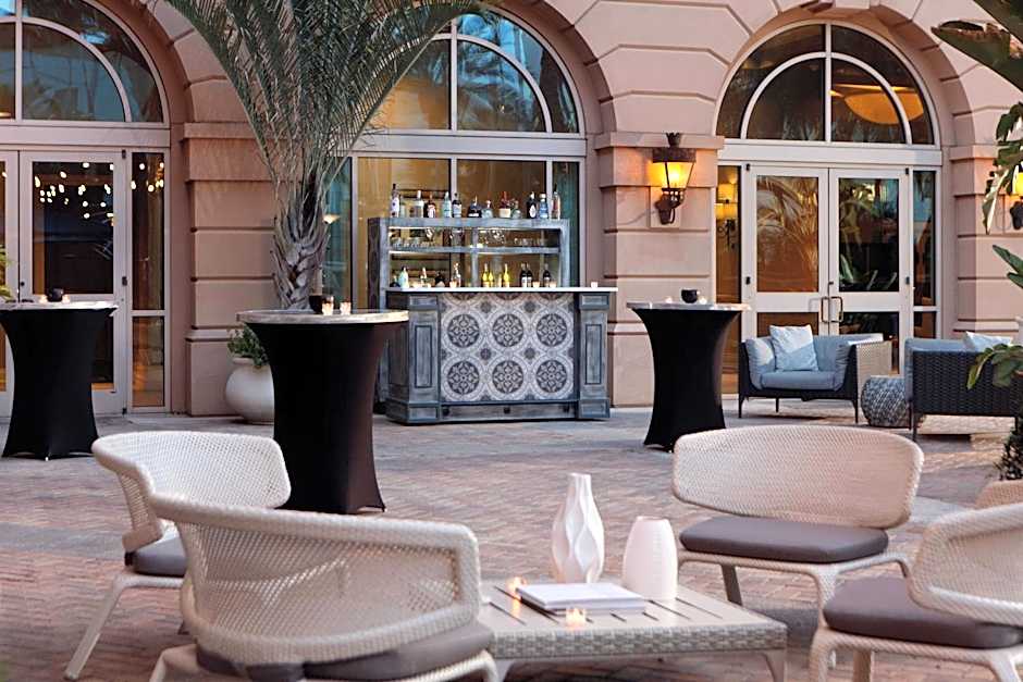Renaissance by Marriott Tampa International Plaza Hotel